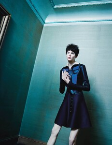 i-d-fall-2014_by-emma-summerton_(7).thumb.jpeg.c4d99c781edbedc41d5bd2a19a9865bf.jpeg