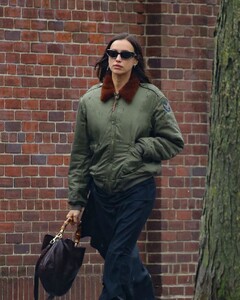 irina-shayk-street-style-new-york-01-24-2024-2.jpg