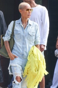 jada-pinkett-and-willow-smith-and-sheree-zampino-out-for-lunch-at-soho-housein-malibu-09-10-2023-0.jpg