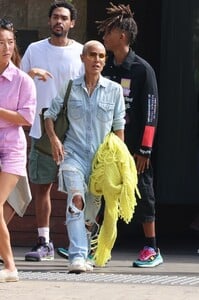 jada-pinkett-and-willow-smith-and-sheree-zampino-out-for-lunch-at-soho-housein-malibu-09-10-2023-4.jpg