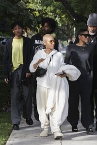 jada-pinkett-and-willow-smith-at-a-post-lunch-walk-with-friends-01-06-2024-5.jpg