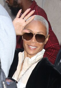 jada-pinkett-and-willow-smith-leaves-il-mulino-prime-in-new-york-10-17-2023-3.jpg