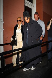 jada-pinkett-and-willow-smith-leaves-il-mulino-prime-in-new-york-10-17-2023-6.jpg