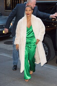 jada-pinkett-smith-looks-stylish-new-york-01-21-2019-8.jpg