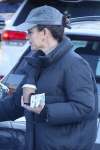 jennifer-garner-on-a-chilly-morning-in-brentwood-01-09-2023-1.jpg