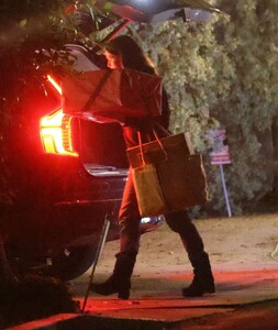 jennifer-garner-out-christmas-caroling-in-brentwood-12-25-2023-0.jpg