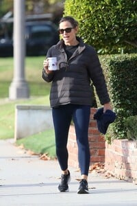 jennifer-garner-out-for-morning-walk-with-a-friend-in-pacific-palisades-12-04-2023-1.jpg