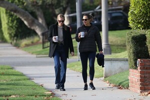 jennifer-garner-out-for-morning-walk-with-a-friend-in-pacific-palisades-12-04-2023-5.jpg