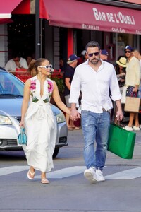 jennifer-lopez-and-ben-affleck-out-in-st-bart-s-12-29-2023-1.jpg