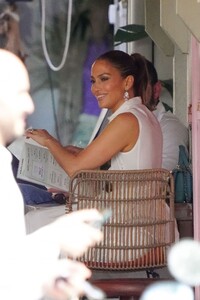 jennifer-lopez-and-ben-affleck-out-in-st-bart-s-12-29-2023-7.jpg