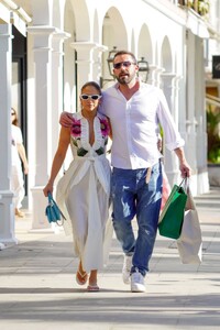 jennifer-lopez-and-ben-affleck-out-in-st-bart-s-12-29-2023-8.jpg