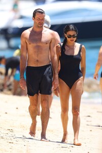 jessica-gomes-at-chinamans-beach-in-sydney-01-13-2024-3.jpg