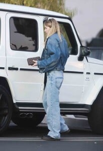 jessica-hart-in-double-denim-out-shopping-in-los-feliz-01-05-2024-4.jpg