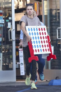jessica-hart-out-shopping-in-los-angeles-11-11-2023-1.jpg