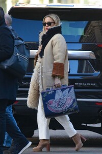 kate-hudson-out-and-about-in-new-york-01-05-2024-0.jpg