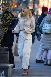 kate-hudson-out-and-about-in-new-york-01-05-2024-2.jpg