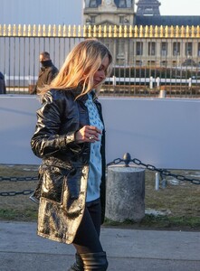 kate-moss-leaves-dior-fashion-show-in-paris-01-19-2024-5.jpg