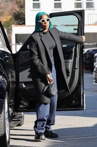 kelly-rlwland-debuts-blue-hair-out-in-beverly-hills-12-13-2023-4.jpg