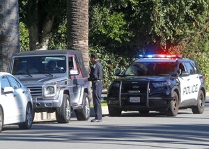 kendall-jenner-and-hailey-rhode-bieber-get-pulled-over-by-the-police-in-beverly-hills-01-09-2024-2.jpg