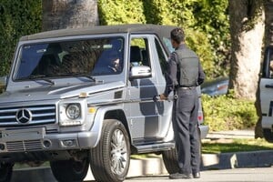 kendall-jenner-and-hailey-rhode-bieber-get-pulled-over-by-the-police-in-beverly-hills-01-09-2024-3.jpg