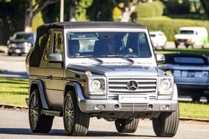 kendall-jenner-and-hailey-rhode-bieber-get-pulled-over-by-the-police-in-beverly-hills-01-09-2024-4.jpg