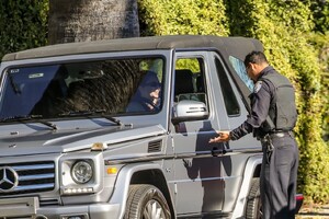 kendall-jenner-and-hailey-rhode-bieber-get-pulled-over-by-the-police-in-beverly-hills-01-09-2024-6.jpg