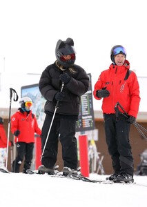 kendall-jenner-kim-and-khloe-kardashian-buttermilk-mountain-in-aspen-01-19-2024-4.jpg