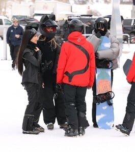 kendall-jenner-kim-and-khloe-kardashian-buttermilk-mountain-in-aspen-01-19-2024-9.jpg