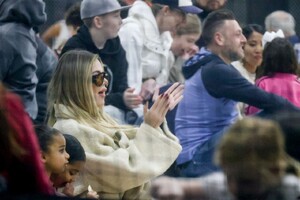 khloe-kardashian-at-saint-s-basketball-game-in-los-angeles-01-12-2024-1.thumb.jpg.885cd78ad4f14007022a855c9d2642e1.jpg