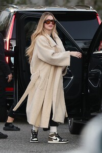 khloe-kardashian-at-saint-s-basketball-game-in-los-angeles-01-12-2024-4.thumb.jpg.d7410482bc698327f37e9a27addd5088.jpg