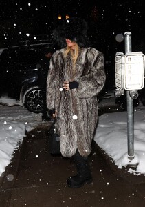 khloe-kardashian-night-out-in-aspen-01-18-2024-0.jpg