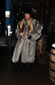 khloe-kardashian-night-out-in-aspen-01-18-2024-5.jpg