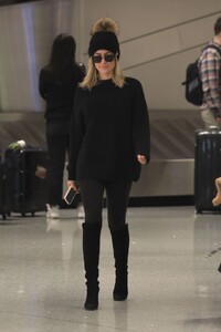 kristin-cavallari-at-lax-in-los-angeles-01-17-2024-0.jpg