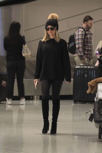 kristin-cavallari-at-lax-in-los-angeles-01-17-2024-2.jpg