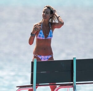lady-victoria-hervey-in-bikini-at-sandy-lane-hotel-in-barbados-12-29-2023-2.jpg