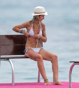 lady-victoria-hervey-in-bikini-relaxes-at-sandy-lane-hotel-in-barbados-12-28-2023-9.jpg