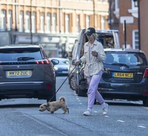 lady-victoria-hervey-out-with-her-dog-in-chelsea-08-07-2023-0.jpg