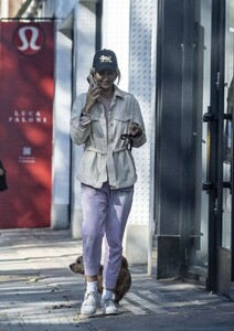 lady-victoria-hervey-out-with-her-dog-in-chelsea-08-07-2023-3.jpg