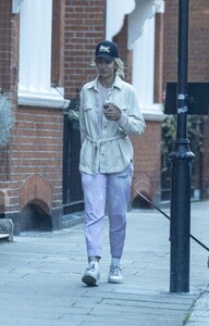 lady-victoria-hervey-out-with-her-dog-in-chelsea-08-07-2023-9.jpg