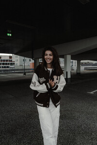 large-1700482089-40f167e4dcc0a4af144f50ddad3e2307.jpg