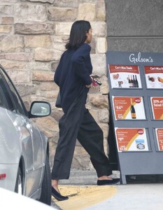 laura-harrier-out-shopping-in-los-feliz-01-02-2024-0.jpg