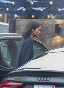 laura-harrier-out-shopping-in-los-feliz-01-02-2024-3.jpg