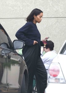 laura-harrier-out-shopping-in-los-feliz-01-02-2024-6.jpg