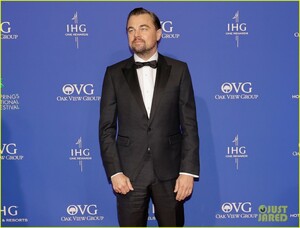 leonardo-dicaprio-lily-gladstone-palm-springs-awards-20.thumb.jpg.7778bfce6a553c532f7639cd517d3349.jpg