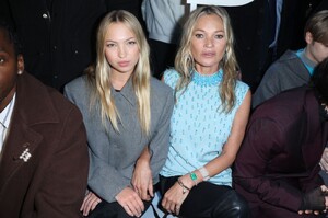 lila-moss-and-kate-moss-dior-fashion-show-in-paris-01-19-2024-8.jpg