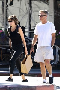 lisa-rinna-and-harry-hamlin-at-sweet-butter-kitchen-in-sherman-oaks-10-15-2023-2.jpg