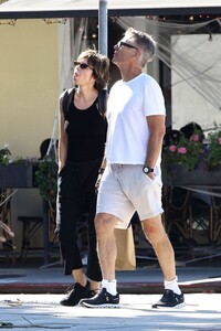 lisa-rinna-and-harry-hamlin-at-sweet-butter-kitchen-in-sherman-oaks-10-15-2023-6.jpg