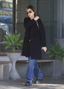 lisa-rinna-in-casual-outfit-in-la-01-12-2024-0.jpg