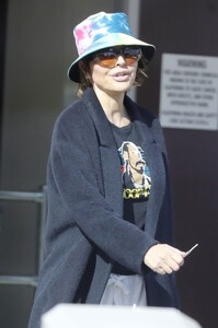 lisa-rinna-out-and-about-in-beverly-hills-12-11-2023-3.jpg