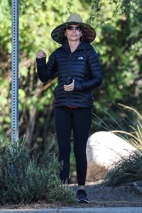 lisa-rinna-out-hiking-in-los-angeles-01-02-2024-1.jpg